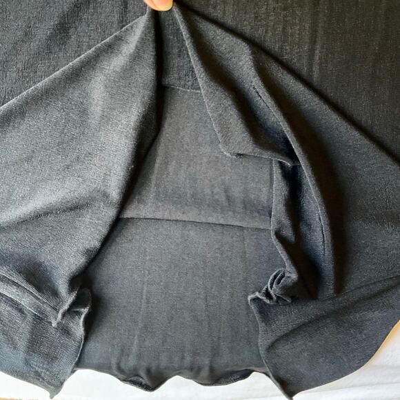 Jordan Taylor Women Blouse size XL Deep V-neck Lace Detail Stretchy Fancy Black - Picture 9 of 11